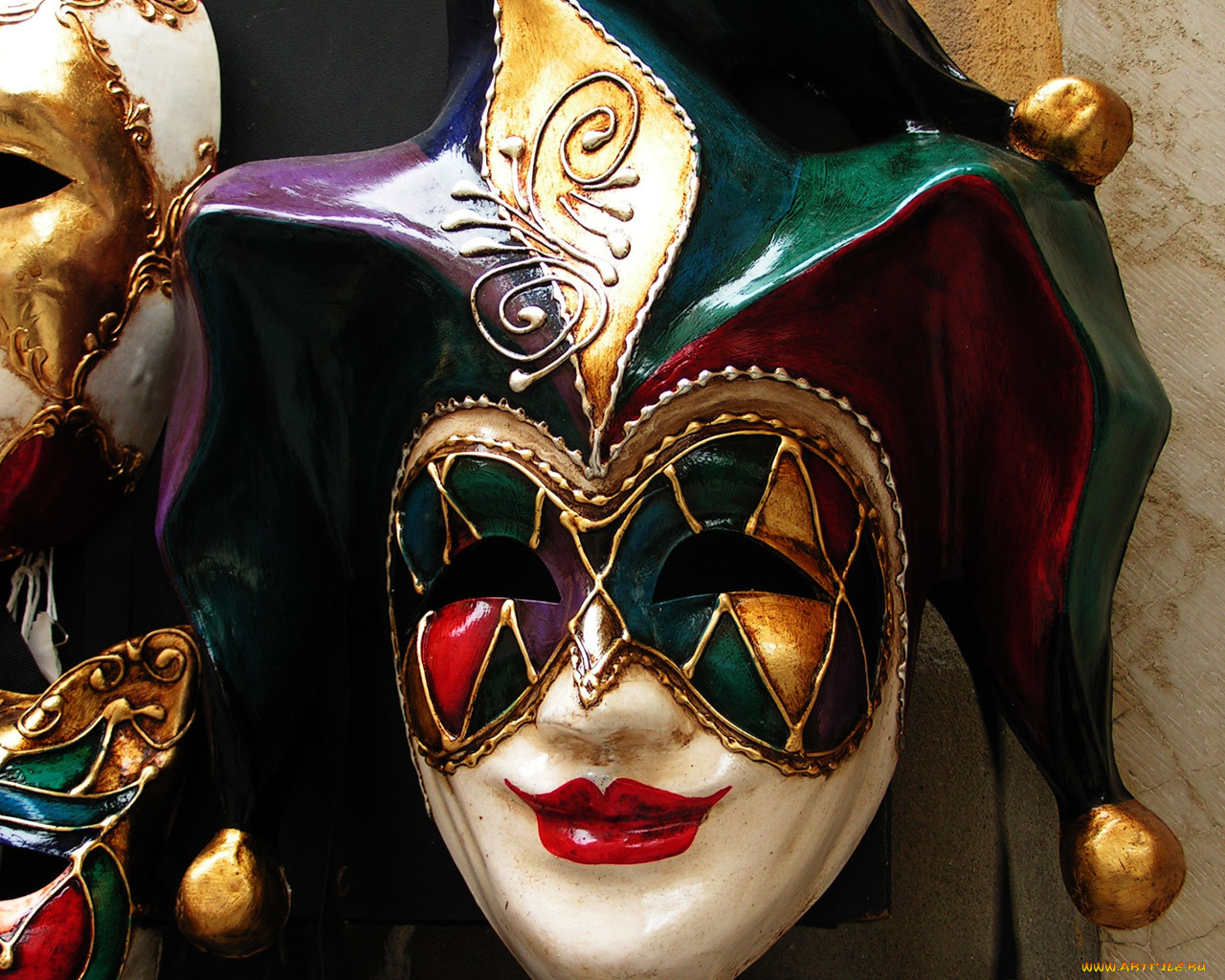 Маска на английском языке. Венецианский карнавал Коломбина. Маска Венецианского карнавала Коломбина. Венецианская маска Арлекин. Арлекин Коломбина маска.